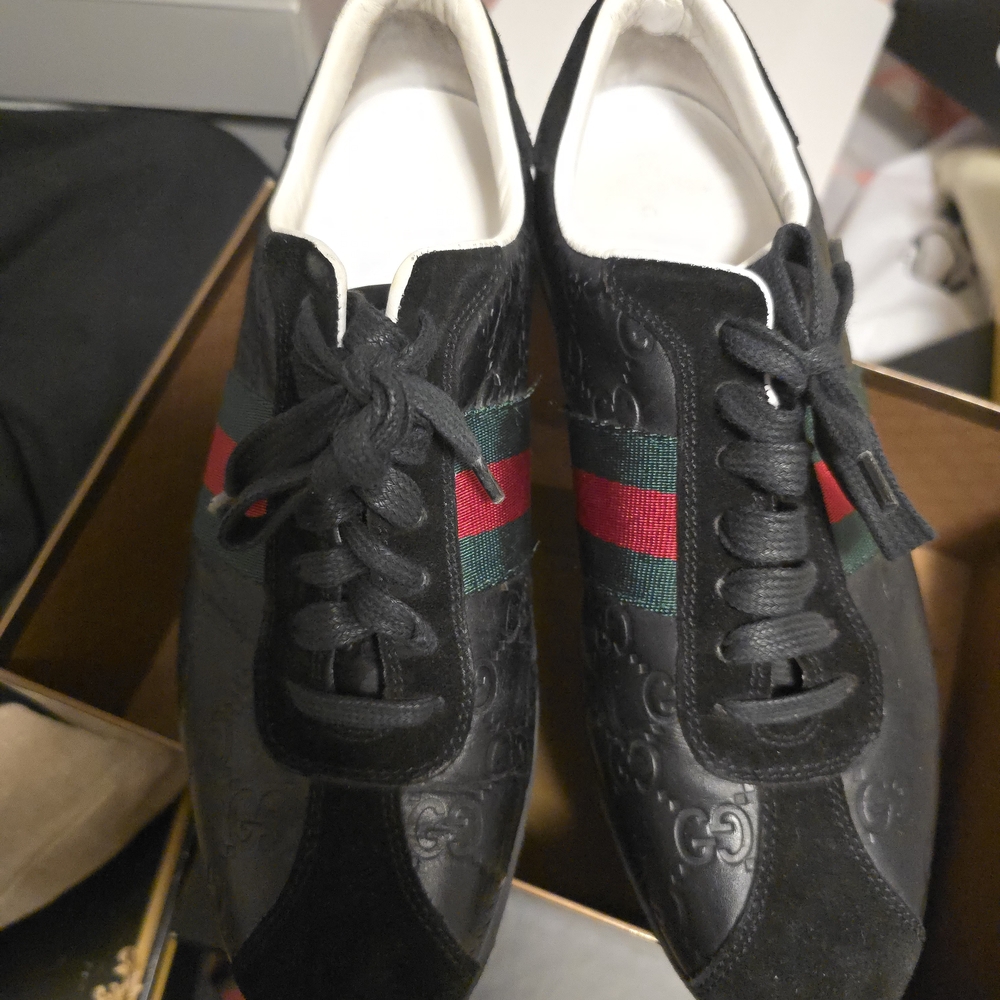 Preowned Gucci Black Sneakers with Signature Stripe